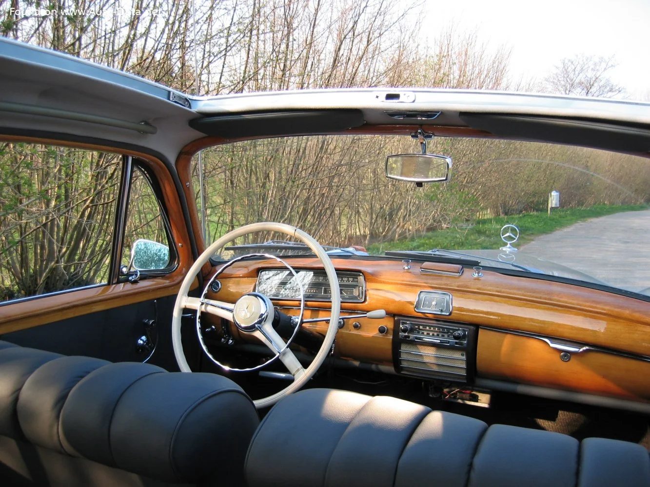 Mercedes-Benz Ponton 220 SE (115 Hp)1958 - 1959 thumbnail 6