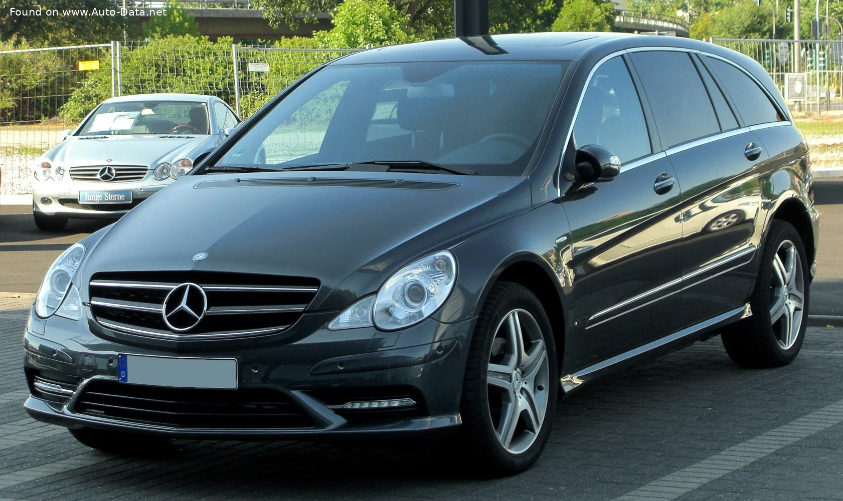 Mercedes-Benz R-class AMG R 63 V8 (510 Hp) 4MATIC 7G-TRONIC AMG SPEEDSHIFT2006 - 2007 thumbnail 15