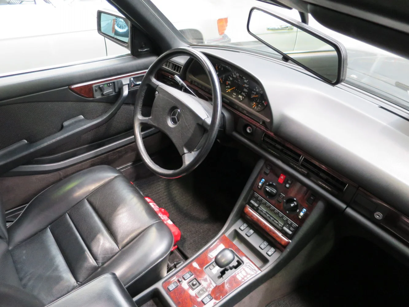 Mercedes-Benz S-class 420 SEC V8 (218 Hp) Automatic1985 - 1987 thumbnail 8