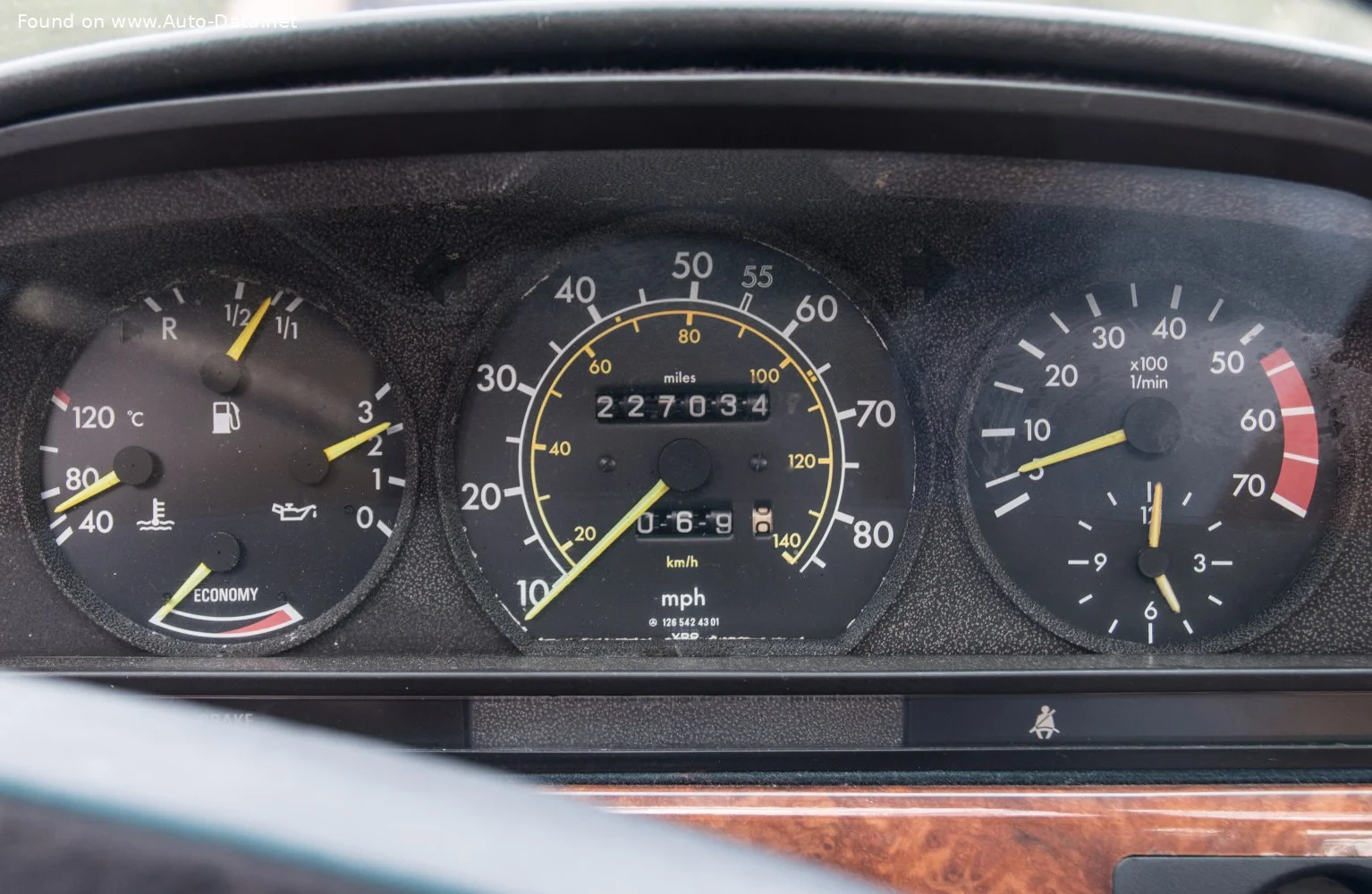 Mercedes-Benz S-class 380 SEC V8 (204 Hp) Automatic1980 - 1985 thumbnail 8