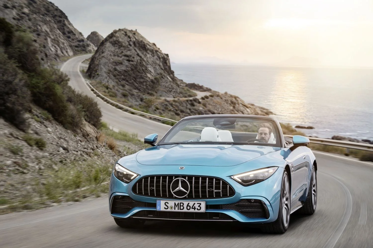 Mercedes-Benz SL AMG SL 43 (381 Hp) EQ Boost AMG SPEEDSHIFT MCT 9G2022 - 2024 thumbnail 2