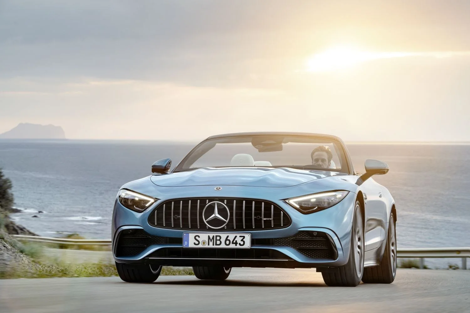 Mercedes-Benz SL AMG SL 43 (381 Hp) EQ Boost AMG SPEEDSHIFT MCT 9G2022 - 2024 thumbnail 3