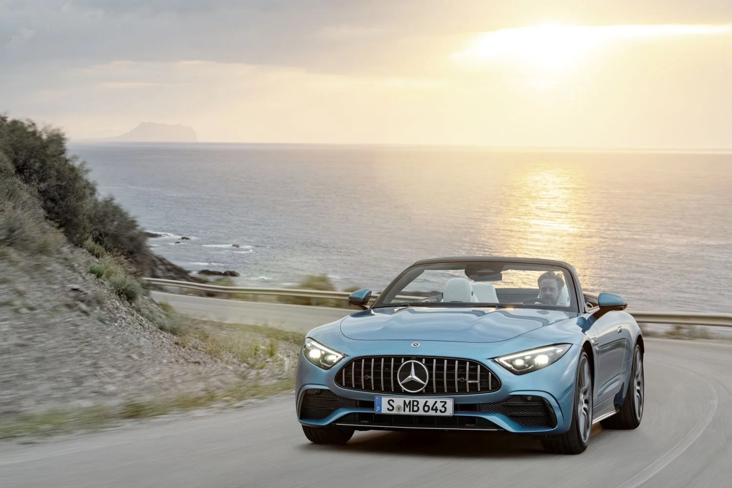 Mercedes-Benz SL AMG SL 43 (381 Hp) EQ Boost AMG SPEEDSHIFT MCT 9G2022 - 2024 thumbnail 4