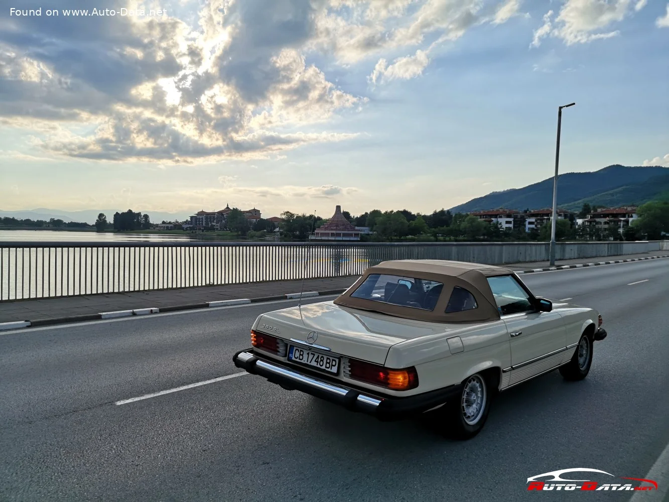 Mercedes-Benz SL 280 SL (177 Hp)1976 - 1978 thumbnail 4