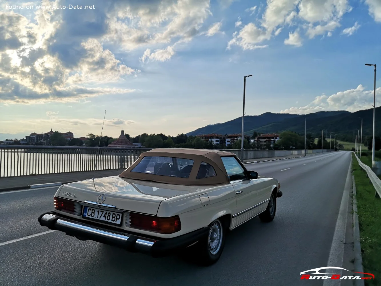 Mercedes-Benz SL 280 SL (177 Hp)1976 - 1978 thumbnail 5