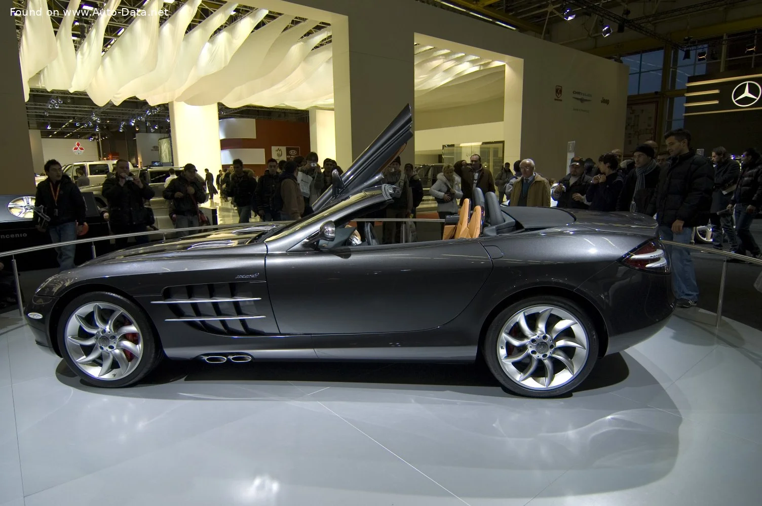 Mercedes-Benz SLR McLaren 5.5 V8 Kompressor (626 Hp) AMG SPEEDSHIFT R2007 - 2009 thumbnail 17