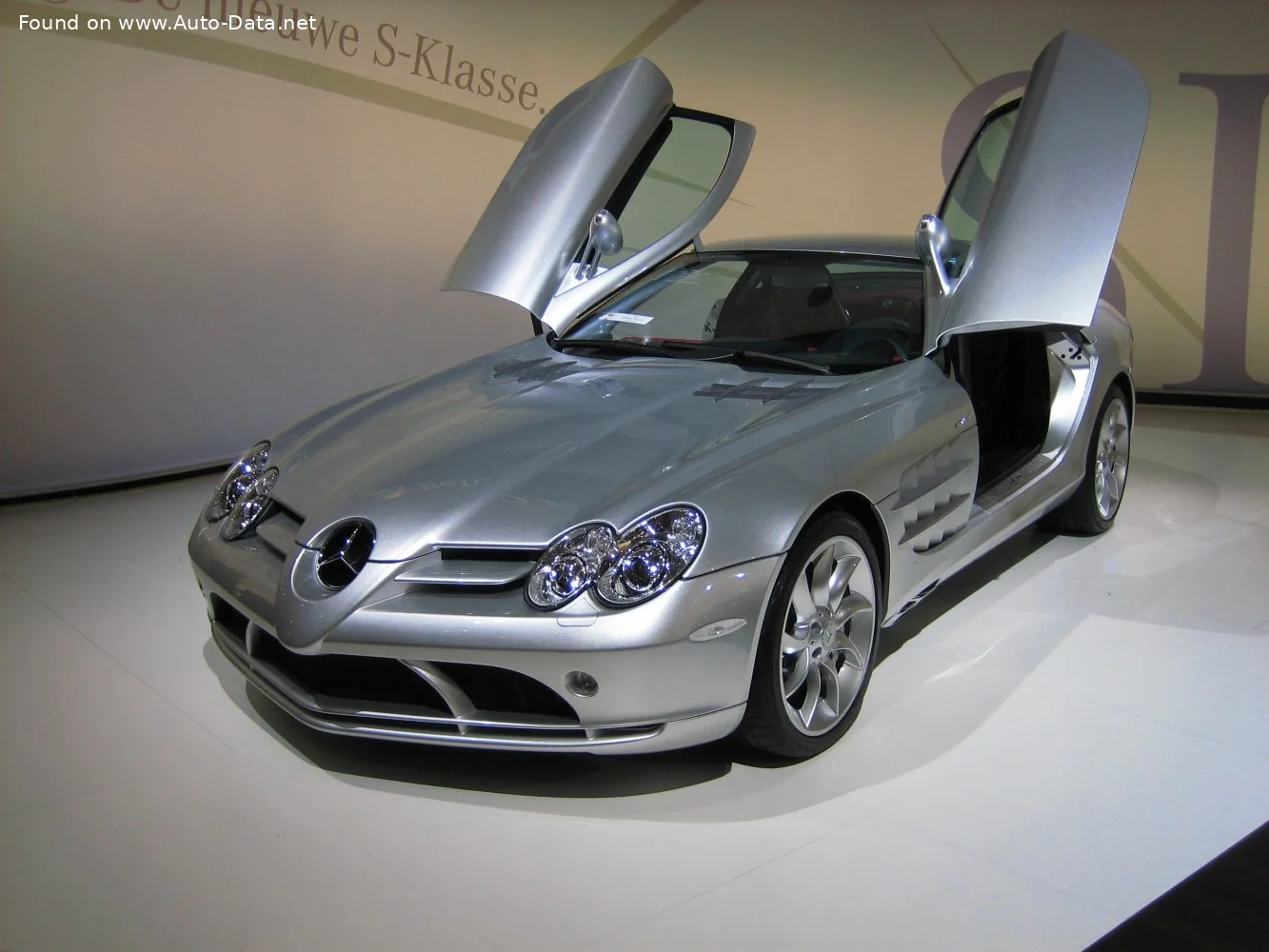 Mercedes-Benz SLR McLaren 5.5 V8 Kompressor (626 Hp) AMG SPEEDSHIFT R2004 - 2008 thumbnail 2