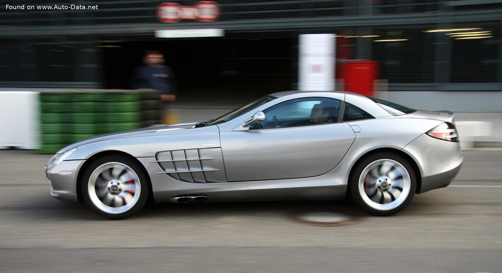 Mercedes-Benz SLR McLaren 5.5 V8 Kompressor (626 Hp) AMG SPEEDSHIFT R2004 - 2008 thumbnail 16