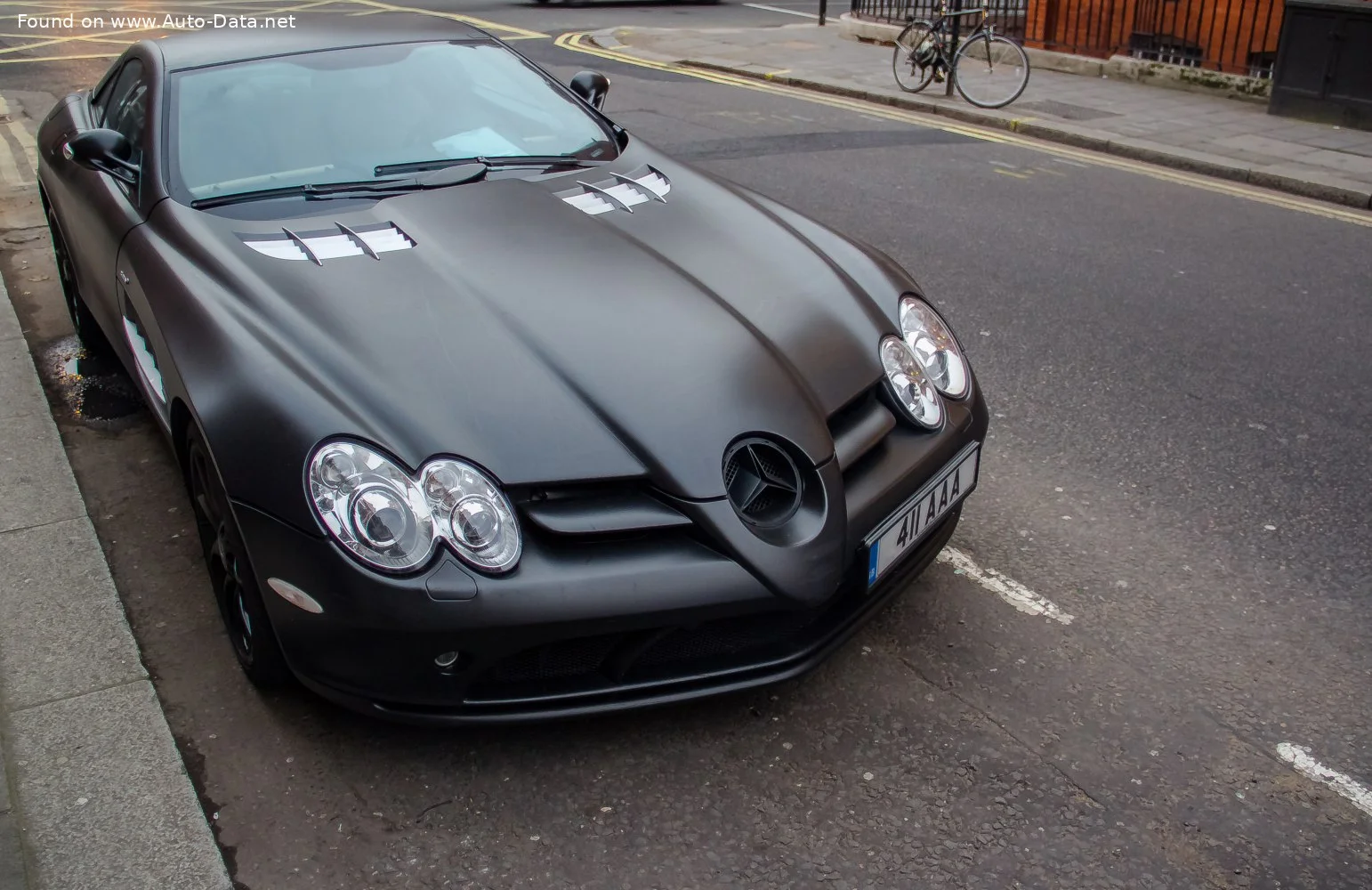Mercedes-Benz SLR McLaren 5.5 V8 Kompressor (626 Hp) AMG SPEEDSHIFT R2004 - 2008 thumbnail 17