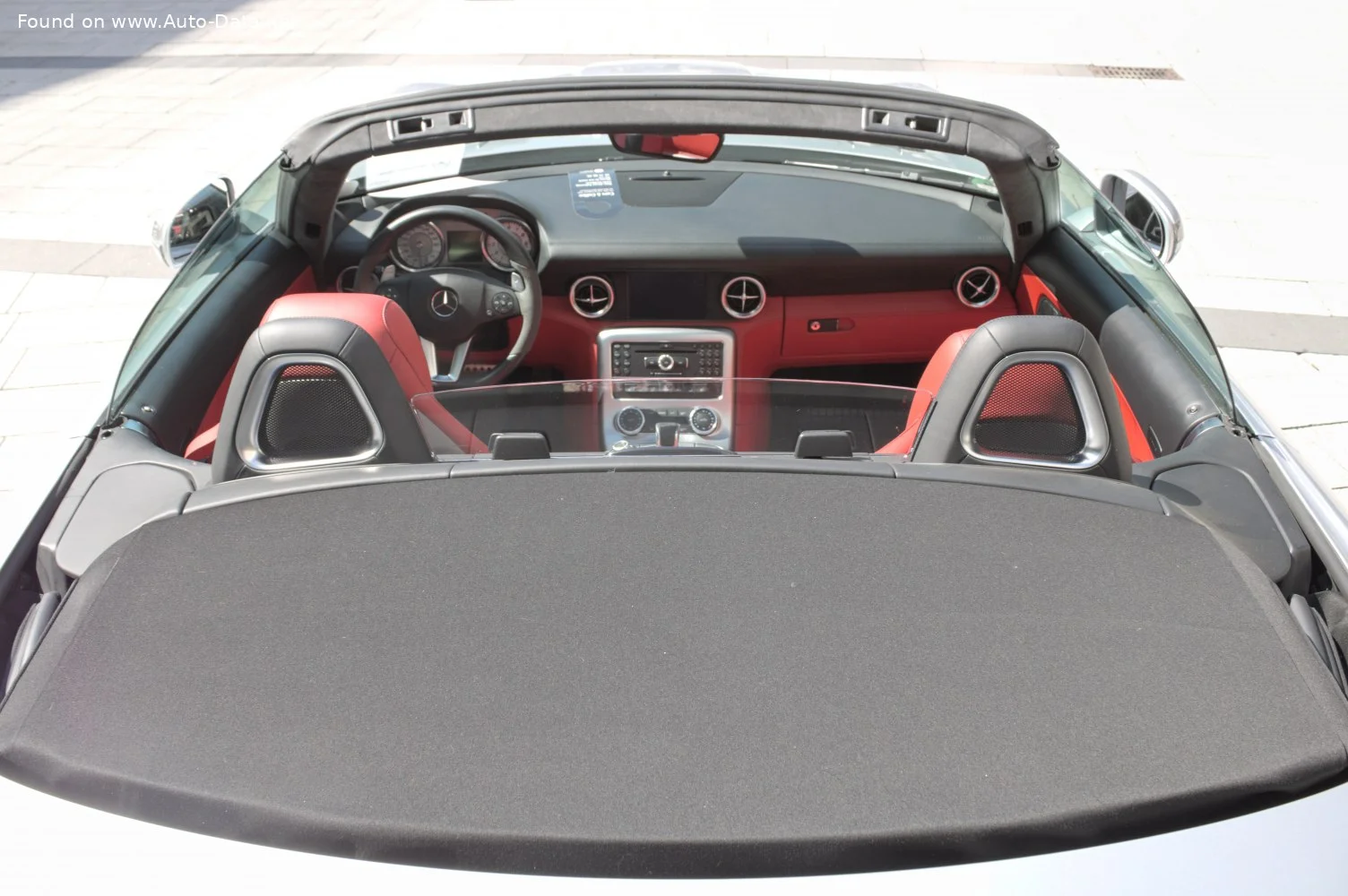 Mercedes-Benz SLS AMG 6.2 V8 (571 Hp) AMG SPEEDSHIFT DCT2011 - 2013 thumbnail 18