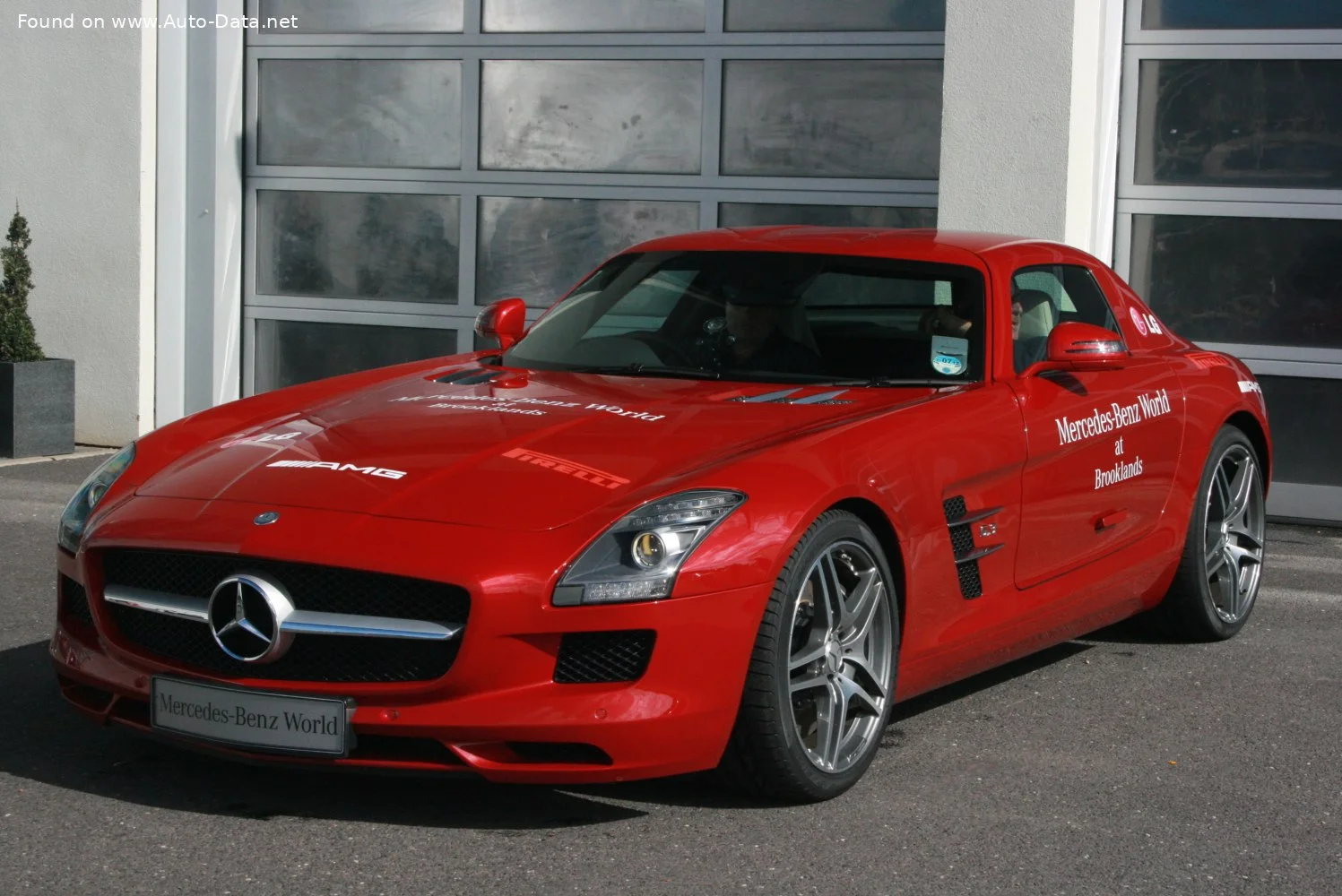 Mercedes-Benz SLS AMG 6.2 V8 (571 Hp) AMG SPEEDSHIFT DCT2010 - 2013 thumbnail 2