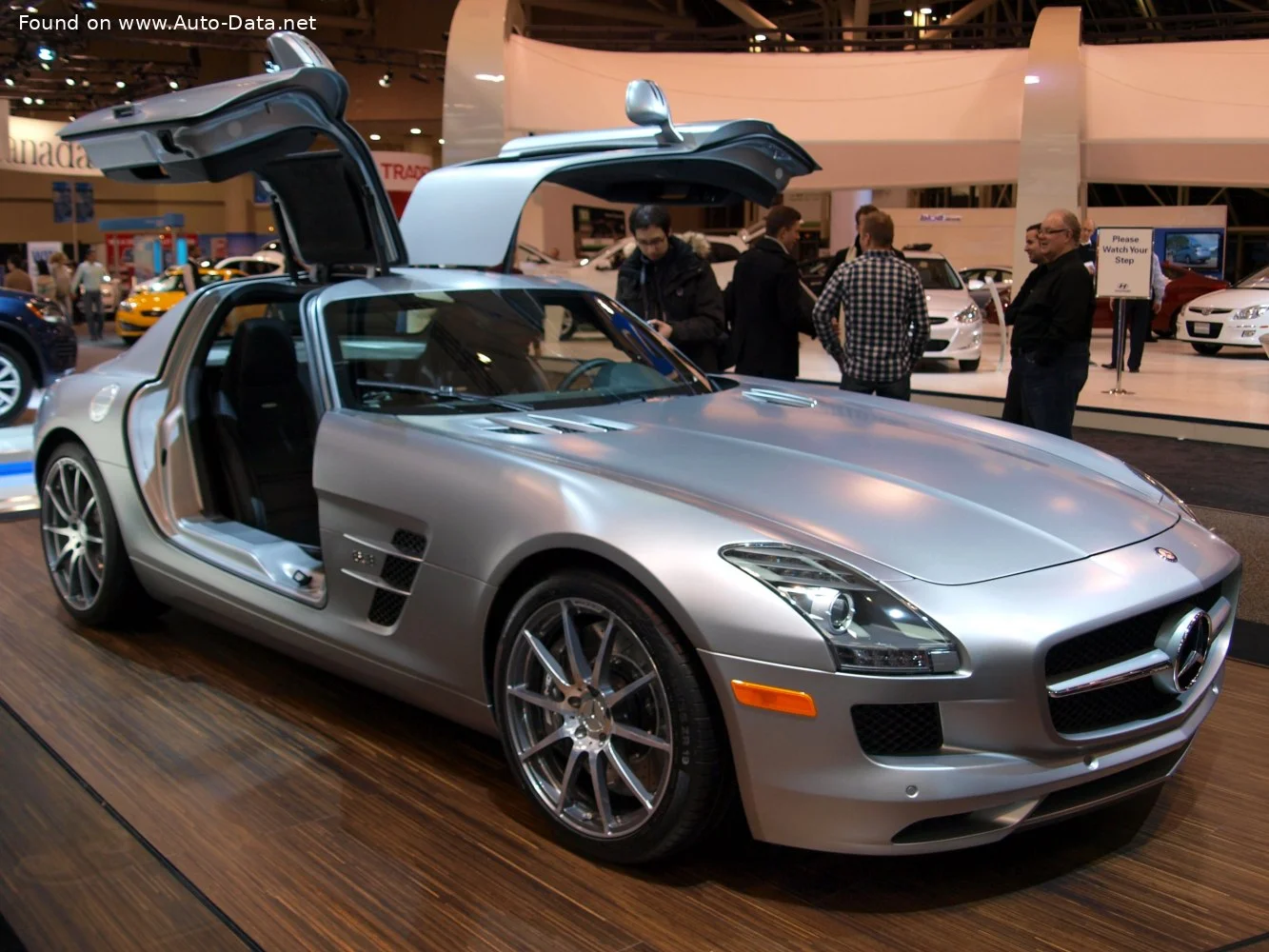 Mercedes-Benz SLS AMG 6.2 V8 (571 Hp) AMG SPEEDSHIFT DCT2010 - 2013 thumbnail 8
