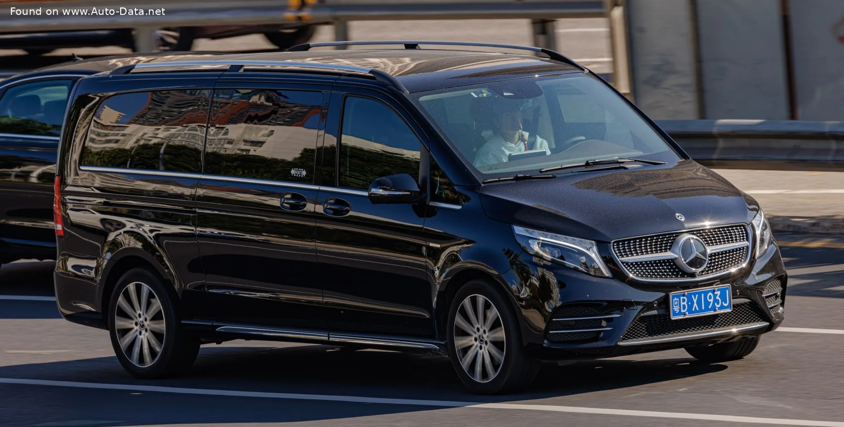 Mercedes-Benz V-class V 220d (163 Hp) 9G-TRONIC2019 - 2023 thumbnail 3