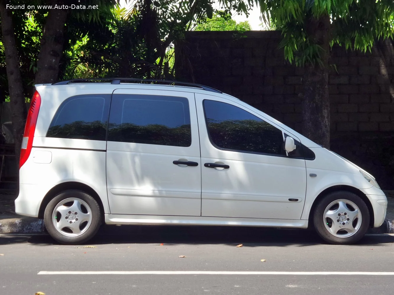 Mercedes-Benz Vaneo 1.6i (102 Hp)2001 - 2005 thumbnail 3