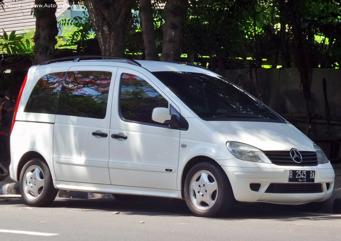 Mercedes-Benz Vaneo 1.6i (102 Hp)2001 - 2005 thumbnail 4