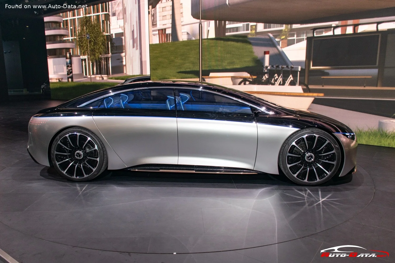 Mercedes-Benz Vision EQS Mercedes-Benz Vision EQS Concept thumbnail 2