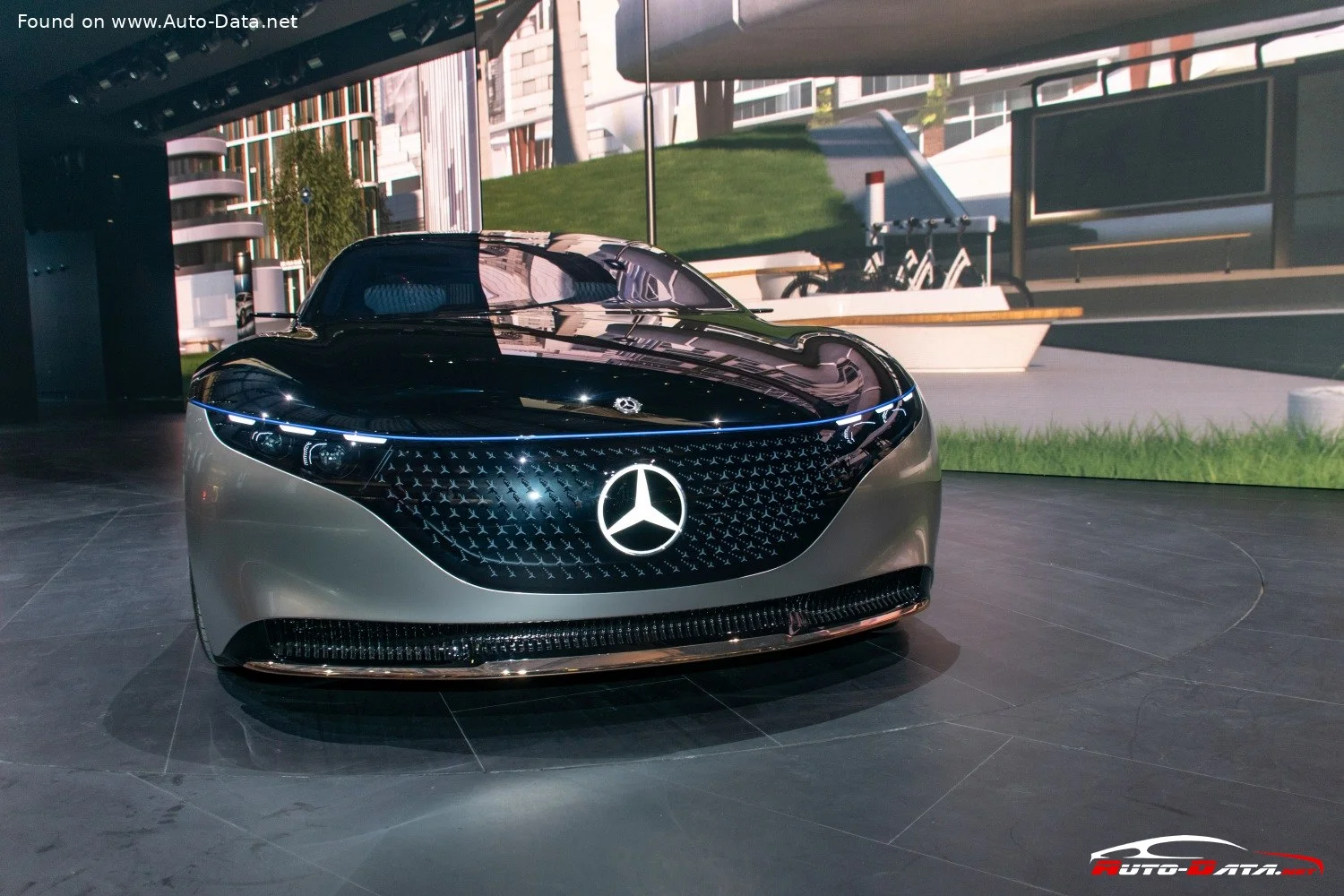 Mercedes-Benz Vision EQS Mercedes-Benz Vision EQS Concept thumbnail 4