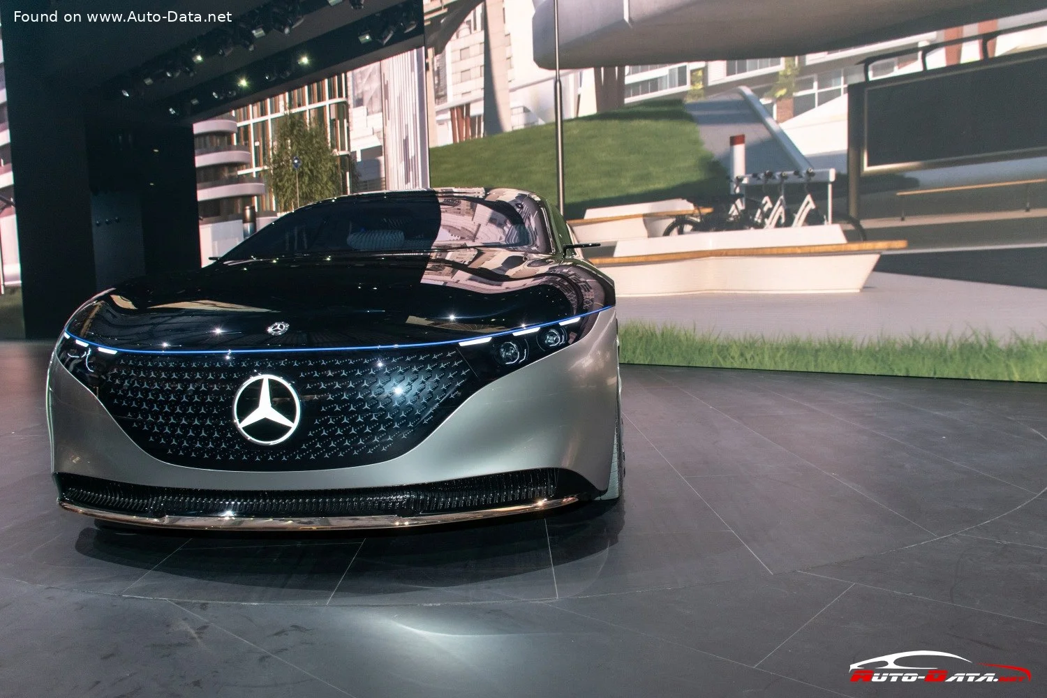 Mercedes-Benz Vision EQS Mercedes-Benz Vision EQS Concept thumbnail 5