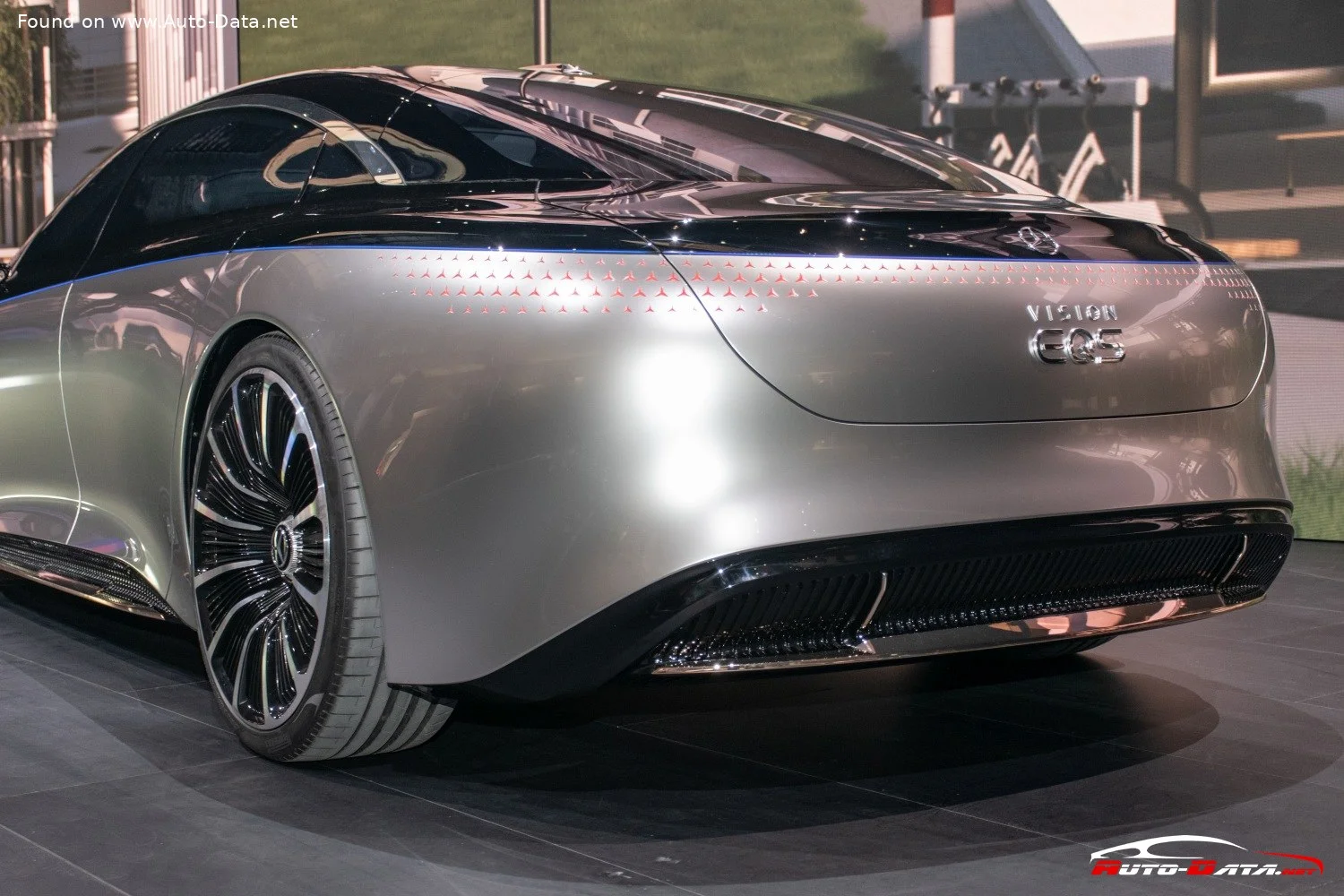 Mercedes-Benz Vision EQS Mercedes-Benz Vision EQS Concept thumbnail 7