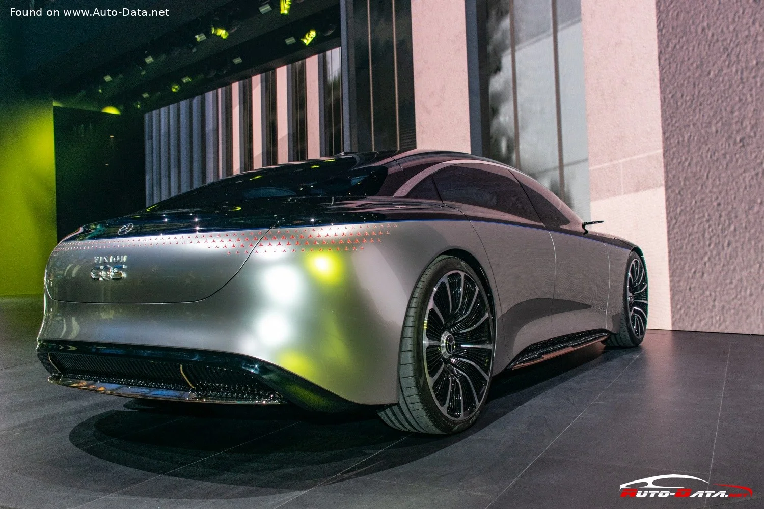 Mercedes-Benz Vision EQS Mercedes-Benz Vision EQS Concept thumbnail 9
