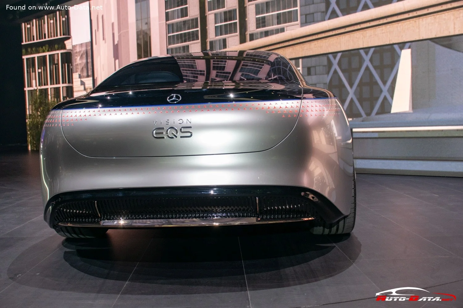 Mercedes-Benz Vision EQS Mercedes-Benz Vision EQS Concept thumbnail 10
