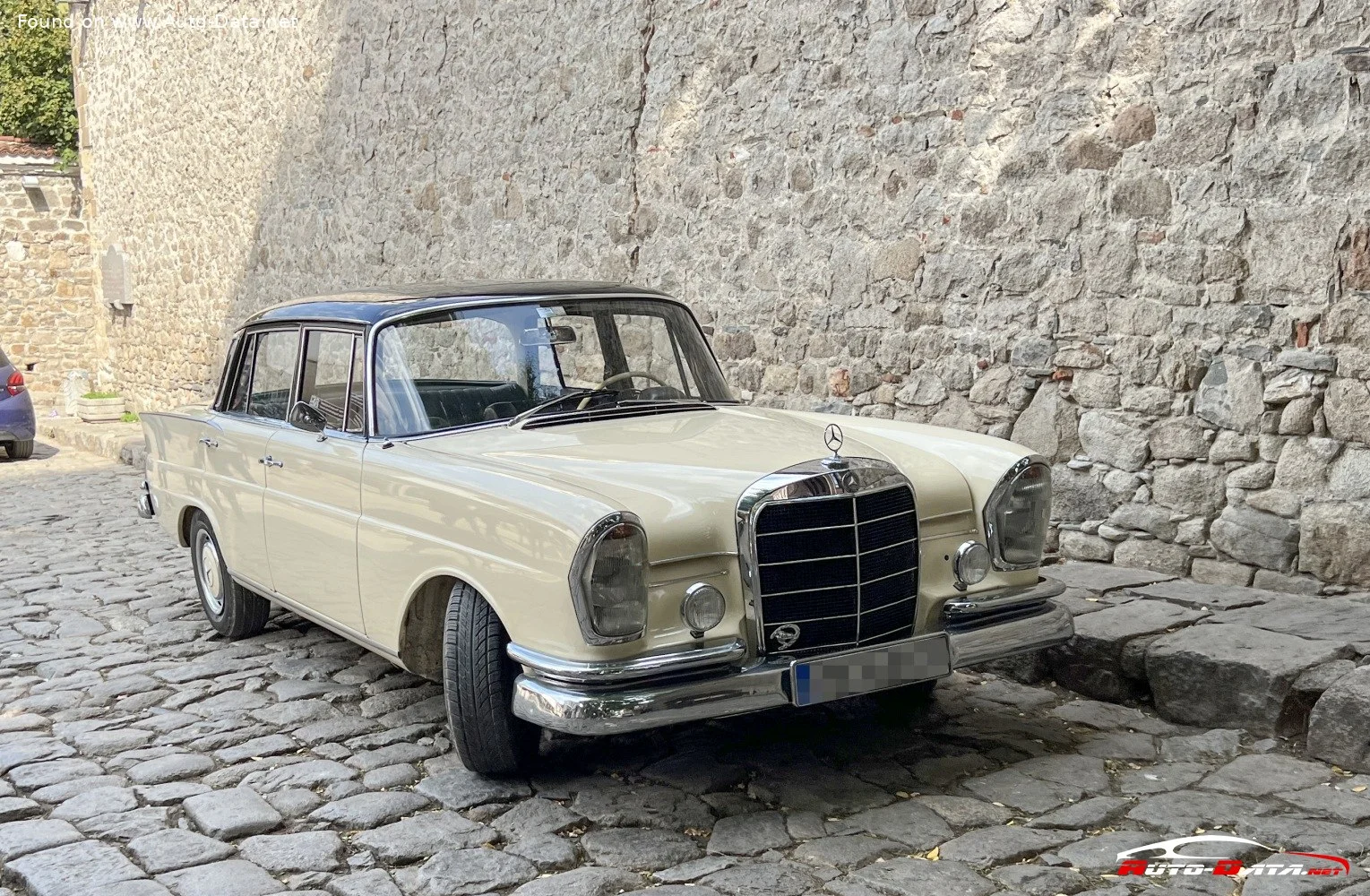 Mercedes-Benz W111 220 SEb (120 Hp)1960 - 1965 - 1