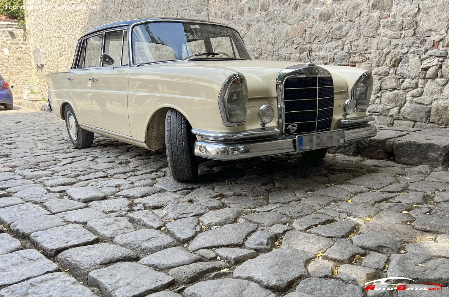 Mercedes-Benz W111 220 SEb (120 Hp)1960 - 1965 thumbnail 2