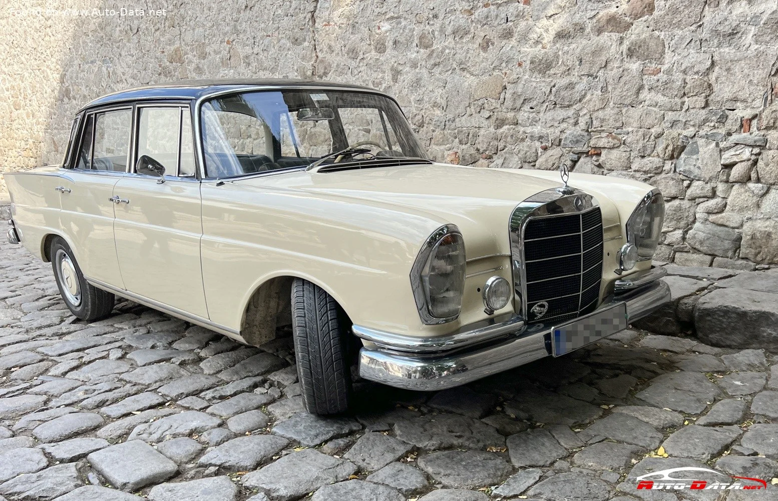 Mercedes-Benz W111 220 SEb (120 Hp)1960 - 1965 thumbnail 3