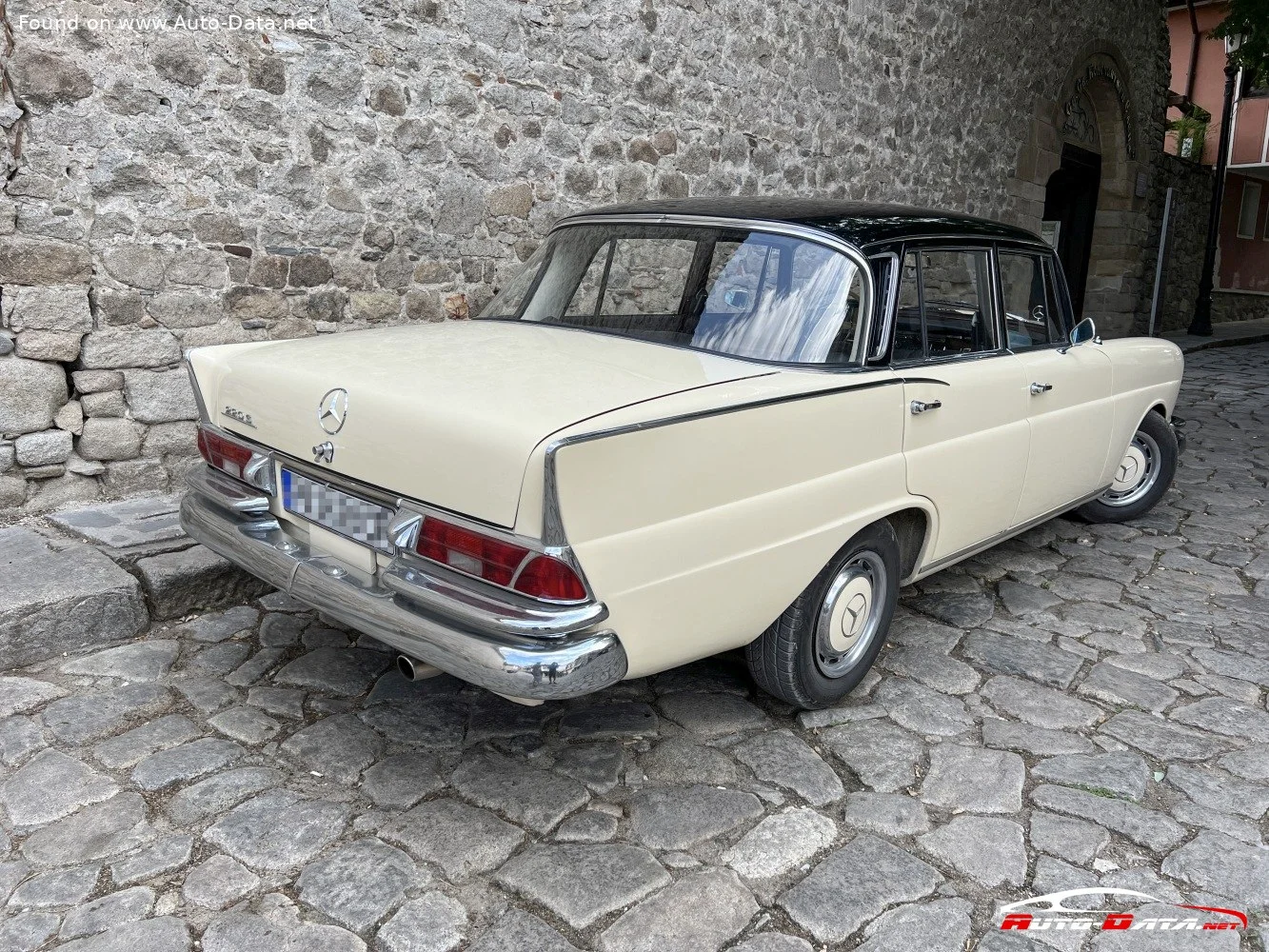 Mercedes-Benz W111 220 SEb (120 Hp)1960 - 1965 thumbnail 6