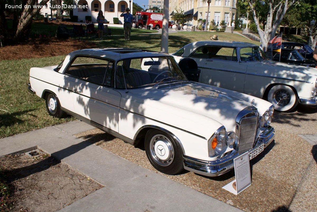 Mercedes-Benz W112 300 SE (160 Hp)1962 - 1964 thumbnail 3