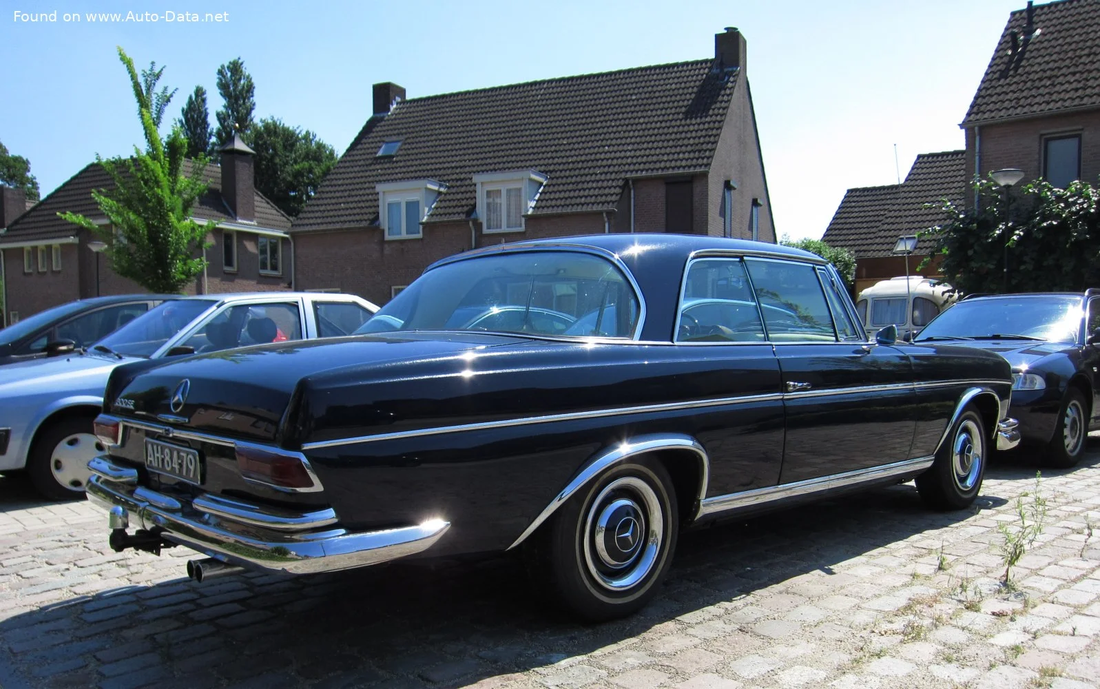 Mercedes-Benz W112 300 SE (160 Hp)1962 - 1964 thumbnail 4