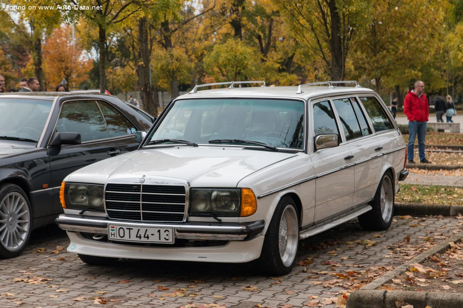 Mercedes-Benz W123 200 T (101 Hp)1980 - 1985 - 1