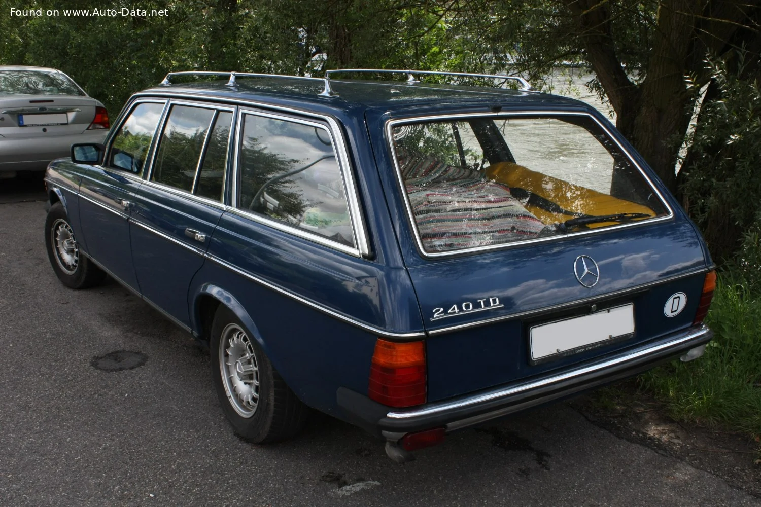 Mercedes-Benz W123 200 T (101 Hp)1980 - 1985 thumbnail 13