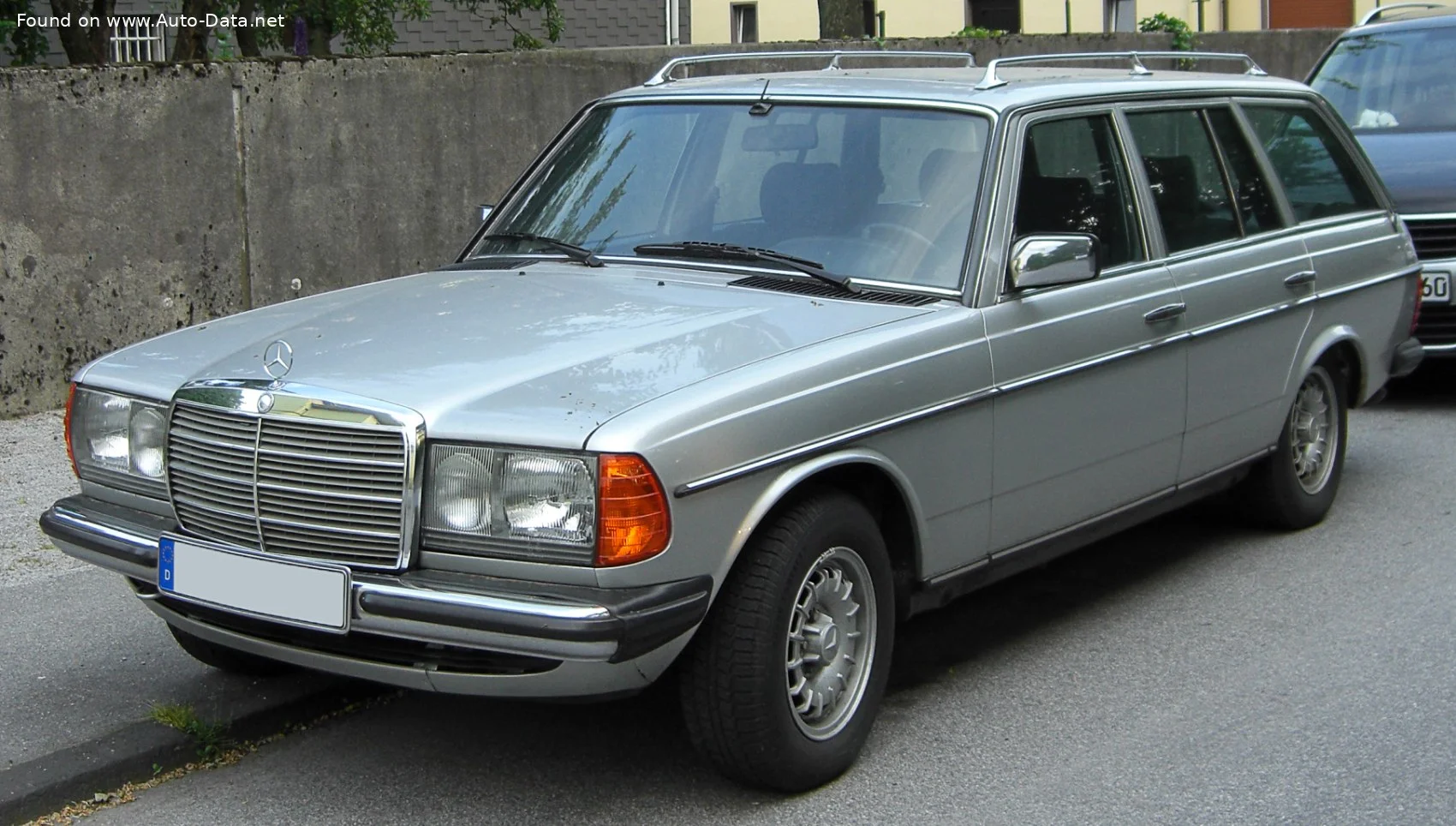 Mercedes-Benz W123 200 T (101 Hp)1980 - 1985 thumbnail 4
