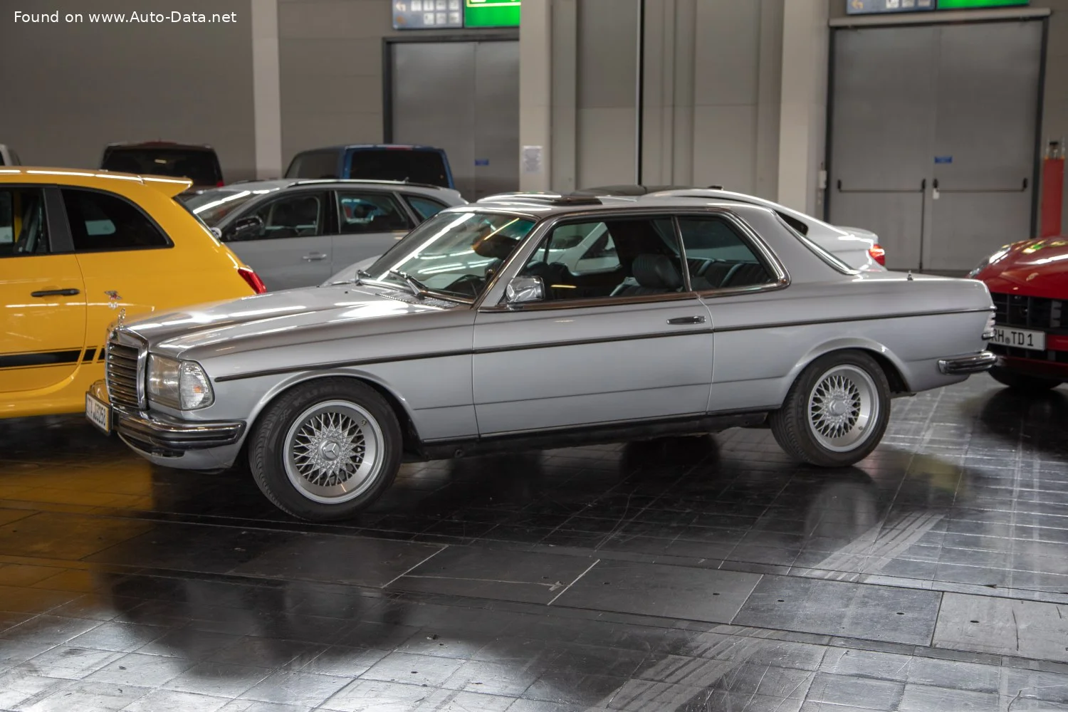 Mercedes-Benz W123 230 C (109 Hp)1976 - 1980 thumbnail 2