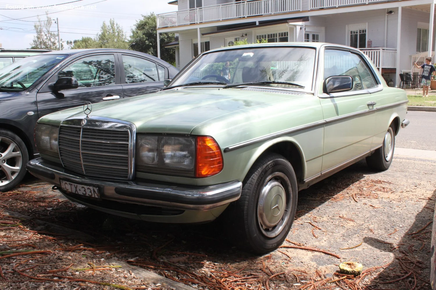 Mercedes-Benz W123 230 C (109 Hp)1976 - 1980 thumbnail 12