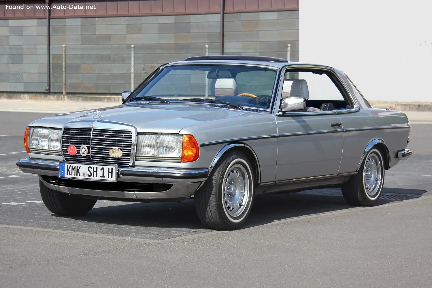 Mercedes-Benz W123 230 C (109 Hp)1976 - 1980 thumbnail 3