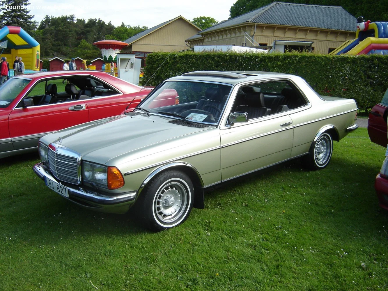 Mercedes-Benz W123 230 C (109 Hp)1976 - 1980 thumbnail 4