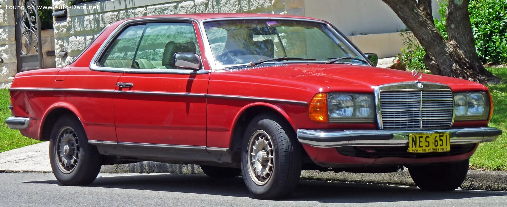 Mercedes-Benz W123 230 C (109 Hp)1976 - 1980 thumbnail 5