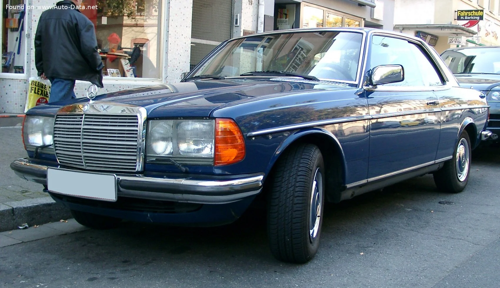 Mercedes-Benz W123 230 C (109 Hp)1976 - 1980 thumbnail 6