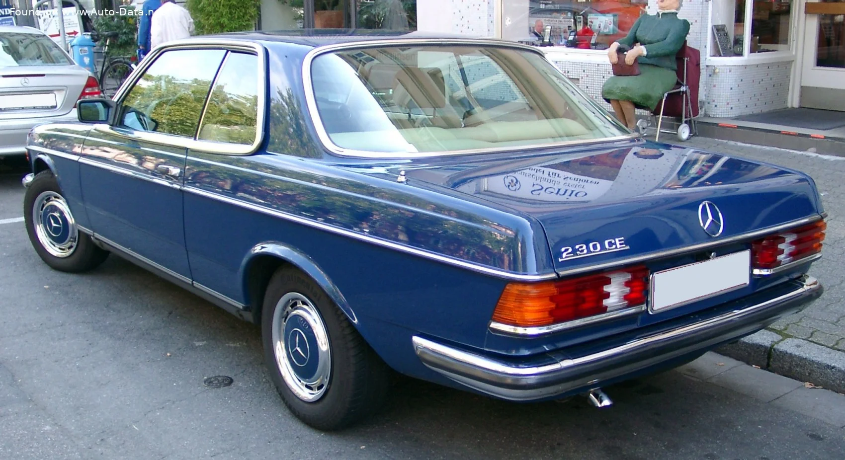 Mercedes-Benz W123 230 C (109 Hp)1976 - 1980 thumbnail 7