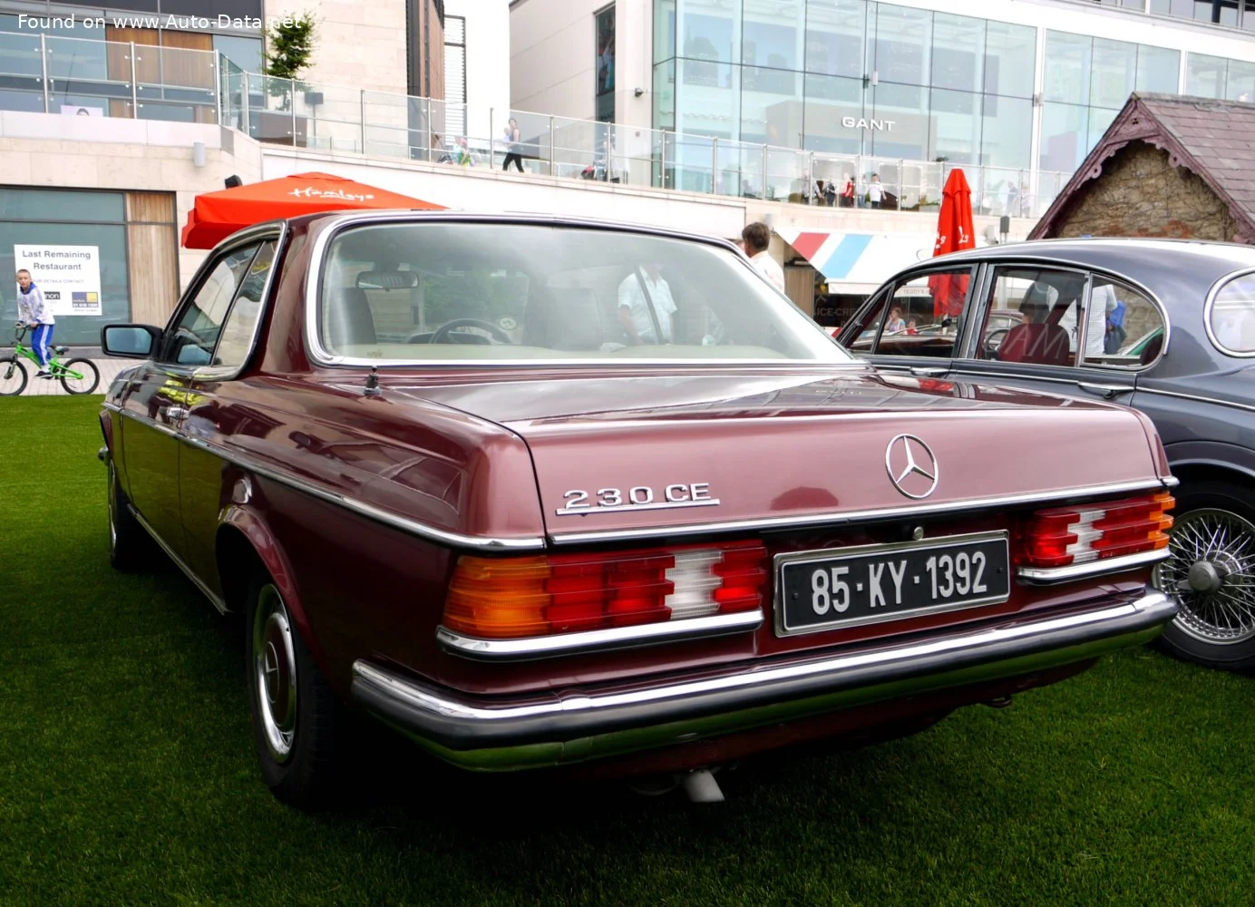 Mercedes-Benz W123 230 C (109 Hp)1976 - 1980 thumbnail 9