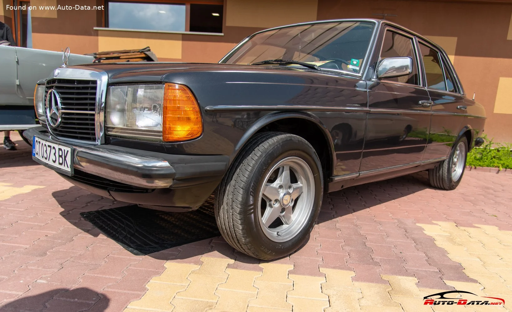 Mercedes-Benz W123 200 (109 Hp)1979 - 1985 thumbnail 13