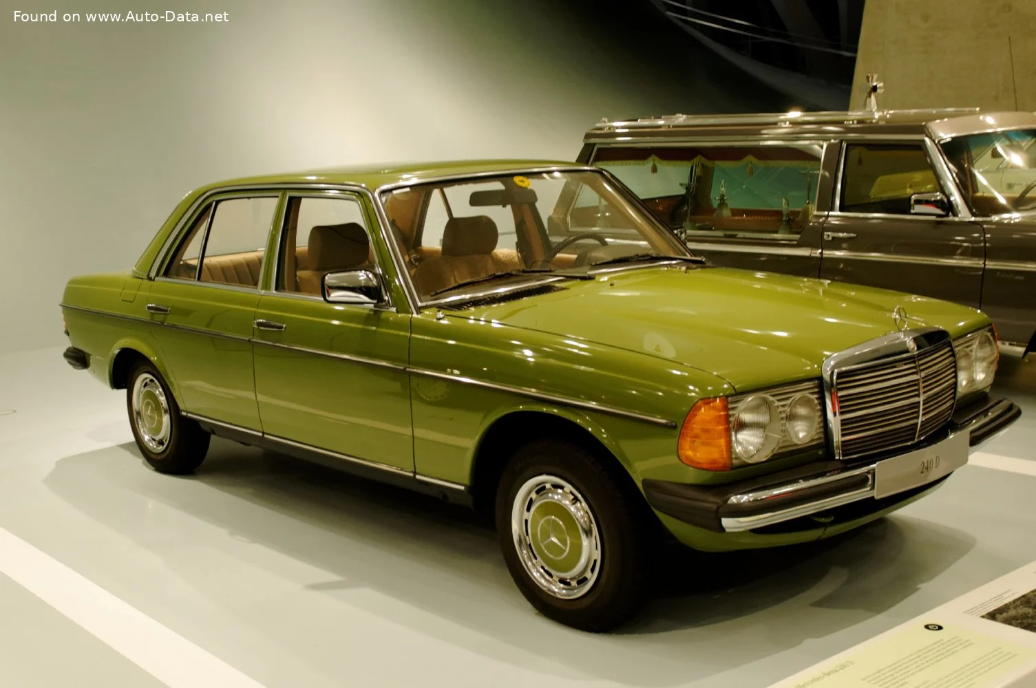 Mercedes-Benz W123 200 (109 Hp)1979 - 1985 thumbnail 9