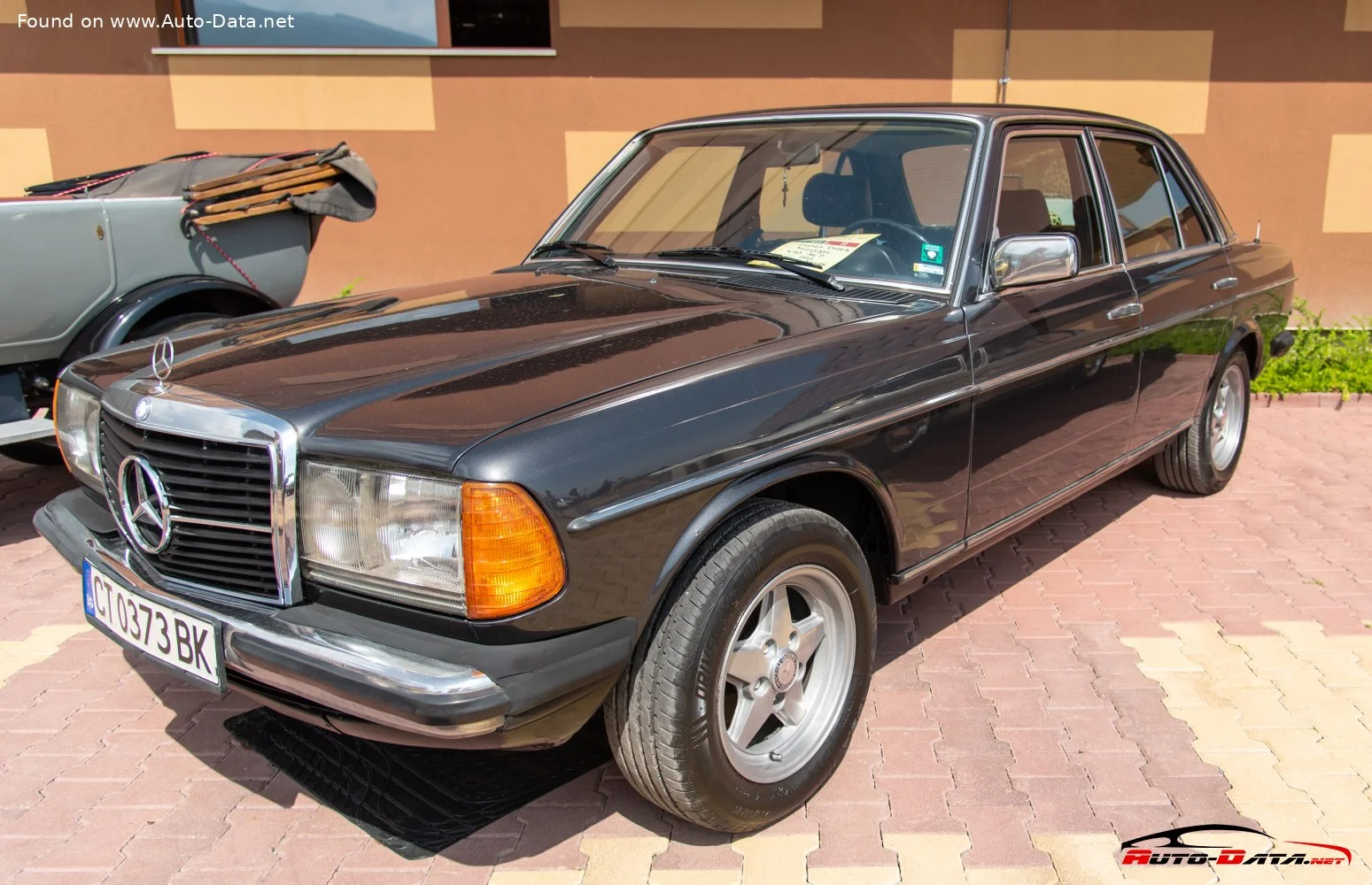 Mercedes-Benz W123 200 (109 Hp)1979 - 1985 thumbnail 10