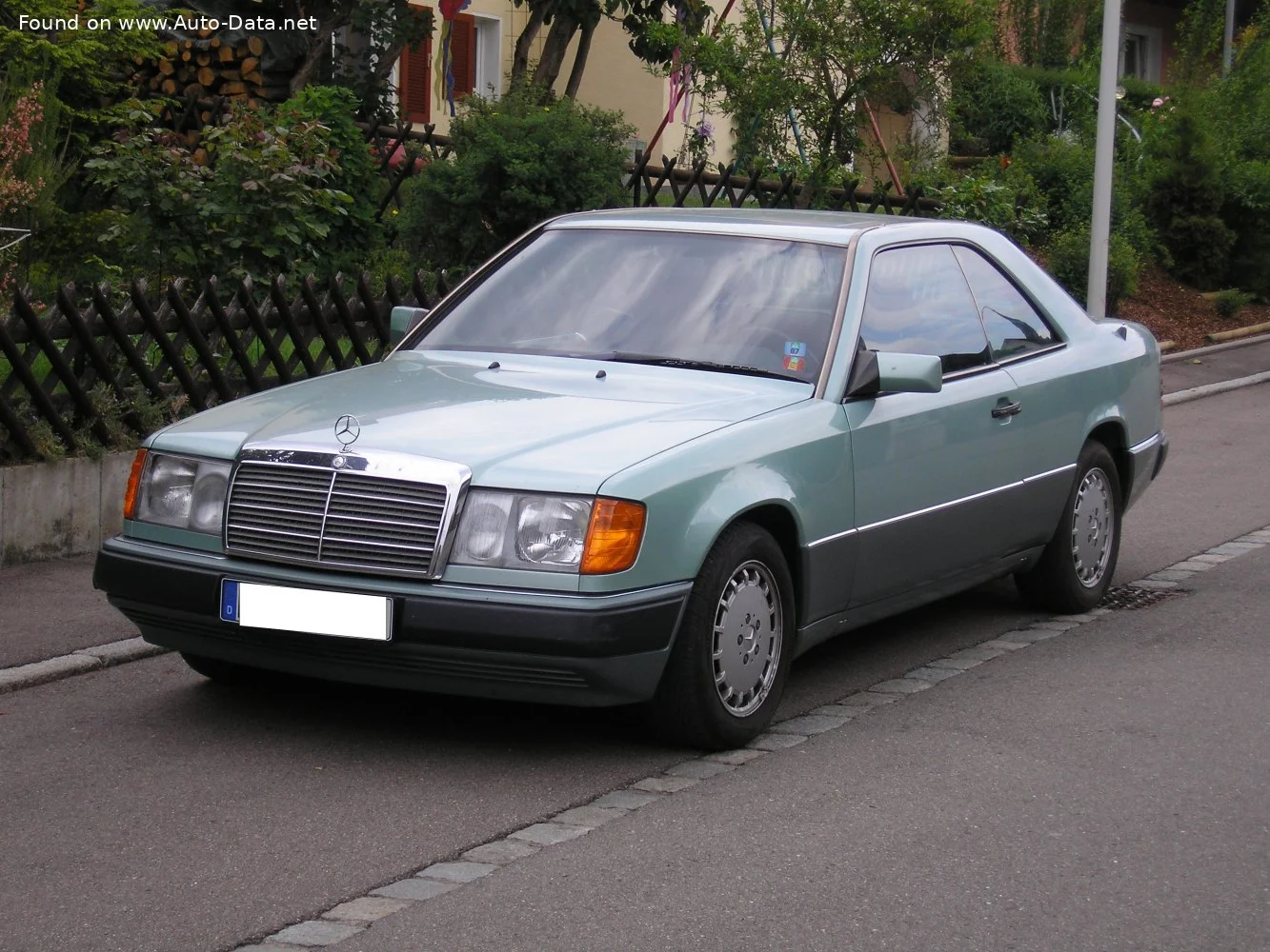 Mercedes-Benz W124 200 CE (122 Hp)1990 - 1992 thumbnail 3
