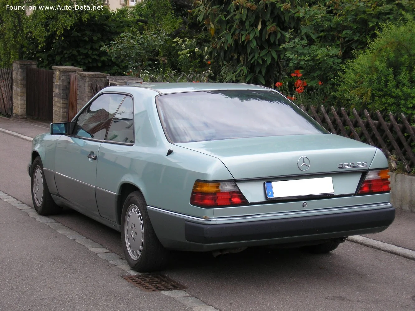 Mercedes-Benz W124 200 CE (122 Hp)1990 - 1992 thumbnail 4