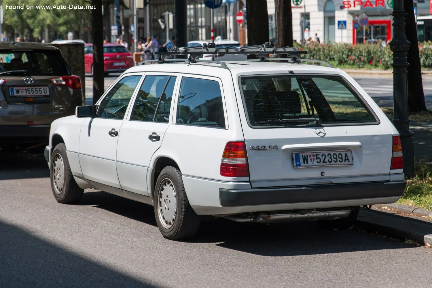 Mercedes-Benz W124 200 T (105 Hp)1989 - 1990 thumbnail 2
