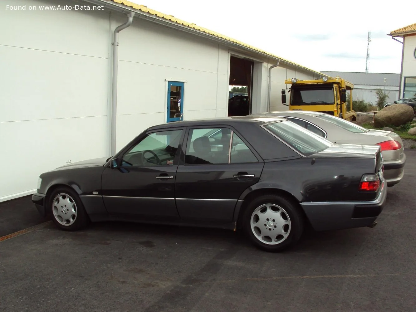 Mercedes-Benz W124 200 (105 Hp)1989 - 1990 thumbnail 6
