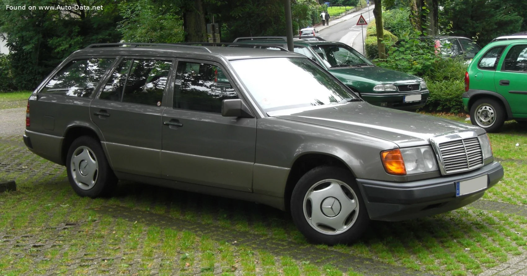 Mercedes-Benz W124 200 T (109 Hp)1985 - 1986 thumbnail 4